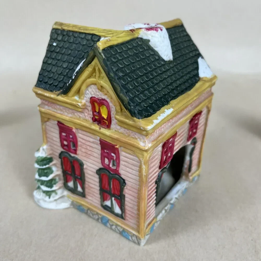 Christmas Victorian‎ Village Collectible “Clothiers Shop” And 2 Figurines